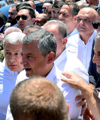 Özgür Özel: İktidar yürüyüşünden asla vazgeçmeyeceğiz- (Geniş Haber)