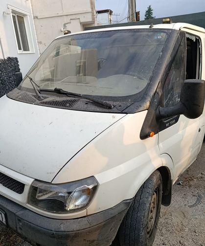 Pazarcı, ucuz karpuz satan rakip esnafın kamyonetinin camlarını kırdı