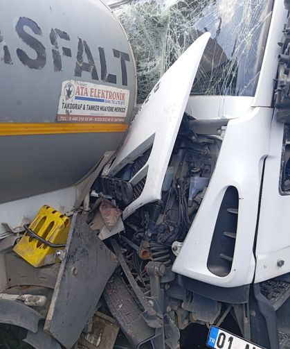 Tankere arkadan çarpan kamyondaki 2 kişi yaralandı