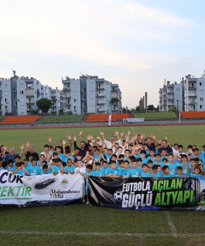 Toroslar'da futbol okulu kapılarını açtı