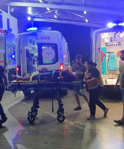 Adana'da 2 otomobil çarpıştı; 4 yaralı