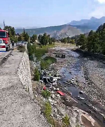 Adana'da otomobil dereye uçtu: 2 ölü, 1 yaralı