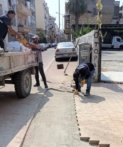 Akdeniz'de yeni yollar açılıyor, sokak ve kaldırımlar yenileniyor