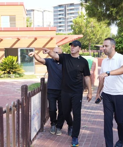 Başkan Kotan, Konyaaltı'nın nabzını sokakta tutuyor