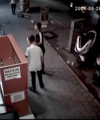 İnternet kafede çocukların bıçaklı kavgası kamerada: 1 yaralı