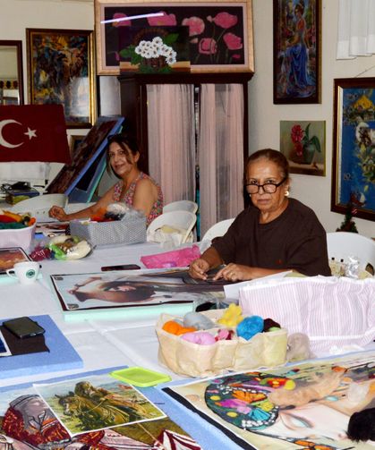 Keçe sanatına gönül veren kadınlar sergiye hazırlanıyor