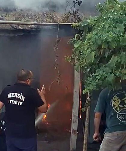 Mersin'de ailesiyle tartışıp, evini yakan şüpheli gözaltında