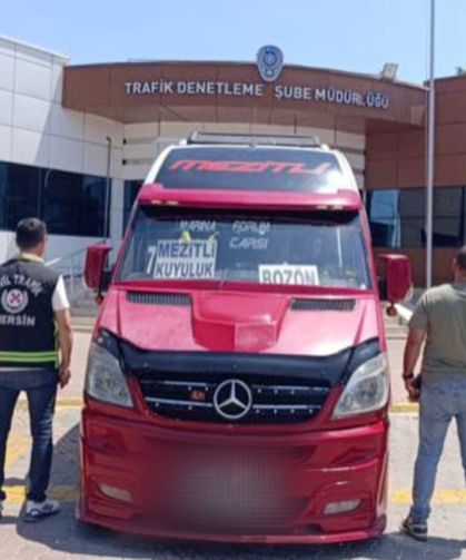Mersin'de ters şeritte ilerleyen dolmuş şoförünün ehliyetine el konuldu