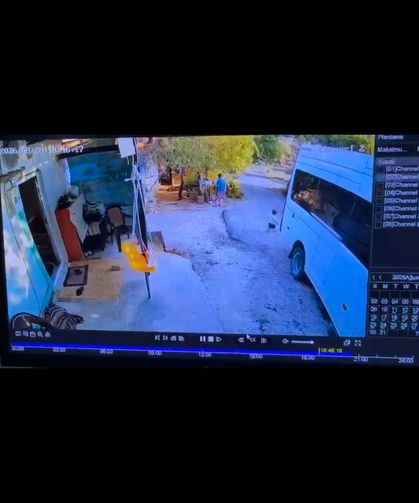 Minibüsle geri manevra yaparken oğlunun ölümüne neden oldu