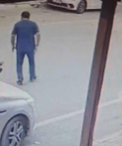Otomobilin açılan kapısına çarpan motosikletli ağır yaralandı