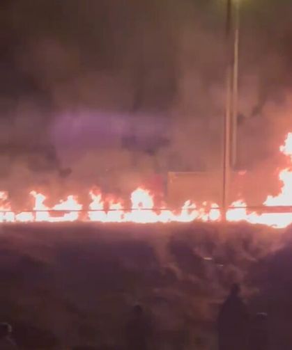 Otoyolda yanan TIR, kullanılmaz hale geldi