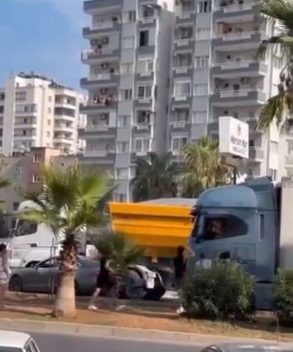 Tartıştığı sürücünün otomobiline TIR ile çarptı
