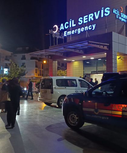 Alanya'da maçta görevli jandarma ve özel güvenlikler gıda zehirlenmesi şüphesiyle hastanelere başvurdu