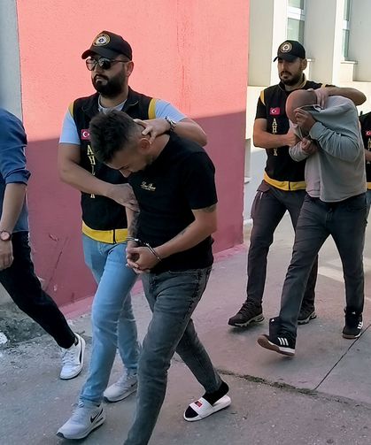 Fuhuş operasyonu düzenlenen masaj salonu ve güzellik merkezleri müşterilerine katalog göndermiş