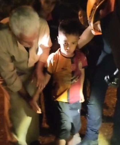 Kaybolan 6 yaşındaki Bünyamin, tahta paletler üzerinde uyurken bulundu