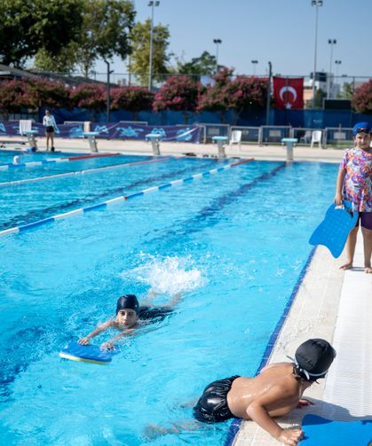 Mersin'de 4 bin 200 kişi ücretsiz kurslarda yüzme öğrendi