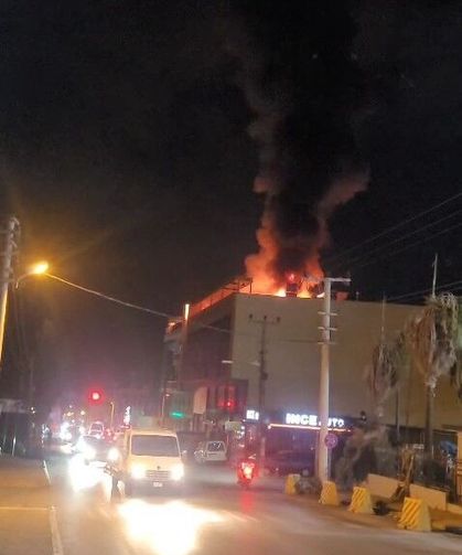 Mersin'de mobilya mağazasında yangın