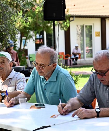 Muratpaşa, Alzheimer farkındalığı için yaşlı evlerinde buluştu