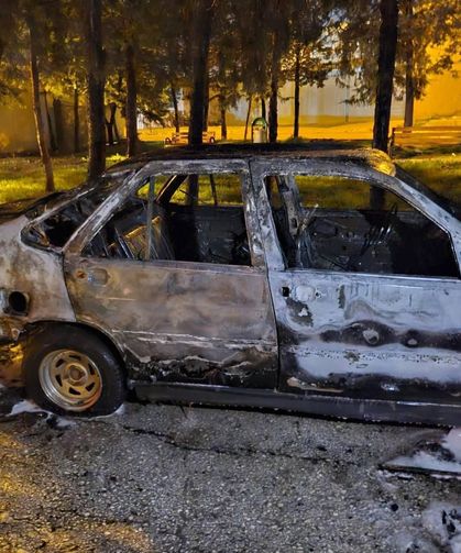 Antakya'da park halindeki otomobil yandı