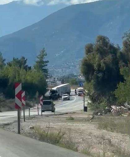 Antalya'da kamyon ile cip çarpıştı; 1 turist öldü, 3 yaralı
