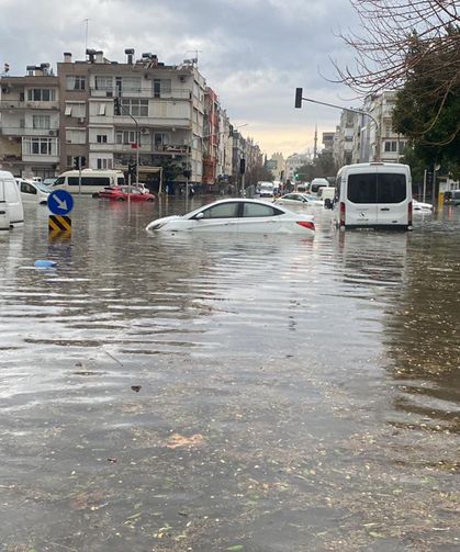 Antalya'da sağanak yağış alarmı: Meteorolojiden hortum ve sel uyarısı