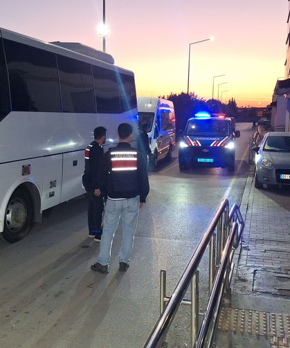 Çukurova Belediyesi'ne operasyonda gözaltına alınan 49 şüpheli adliyede