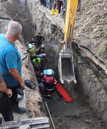 Hatay'da göçük altında kalan işçi kurtarıldı