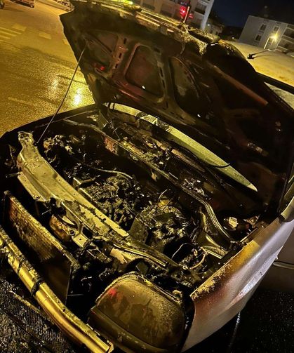 Hatay'da seyir halindeki hafif ticari araç yandı