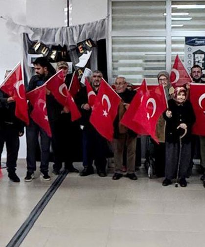 Huzurevi sakinlerinden 29 Ekim kutlaması