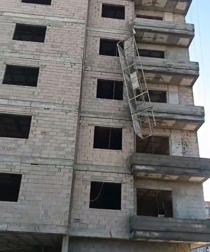 İnşaat işçisi 2 kardeş, iskeleden düştü; 1 ölü, 1 yaralı