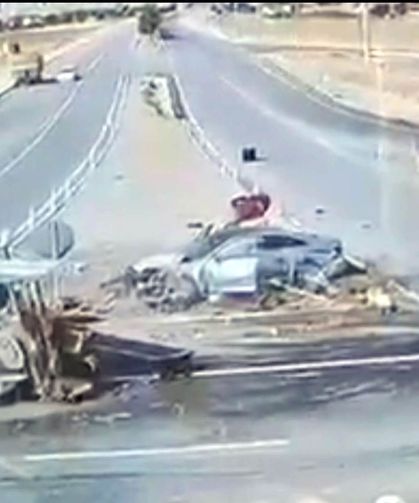 MHP Milletvekili Karakoç'un yaralandığı kaza anı kamerada