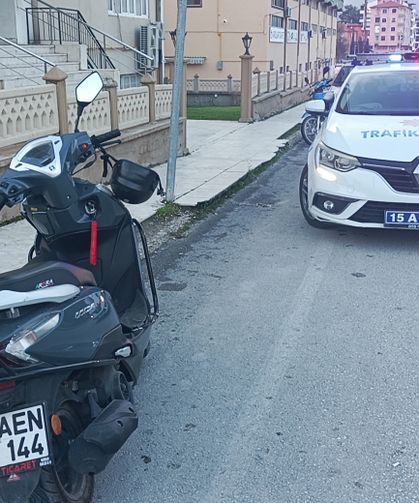 Otomobille çarpışan motosikletin sürücüsü yaralandı