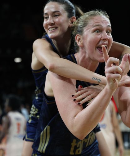 Şampiyon Fenerbahçe Tarfin, kupasını aldı