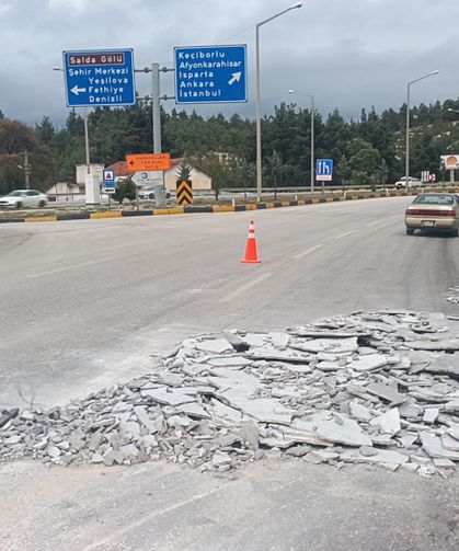 Yola granit plaka düşüren şoföre cezası