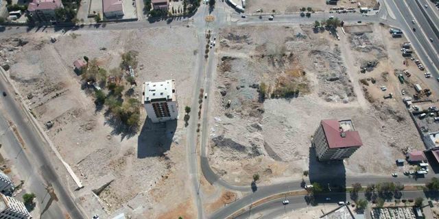 Depremin simgesi Ebrar Sitesi’nde enkaz kalmadı