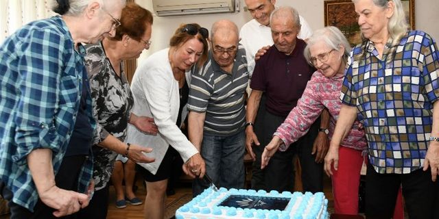 Karabağlar'dan yaşlılara vefa