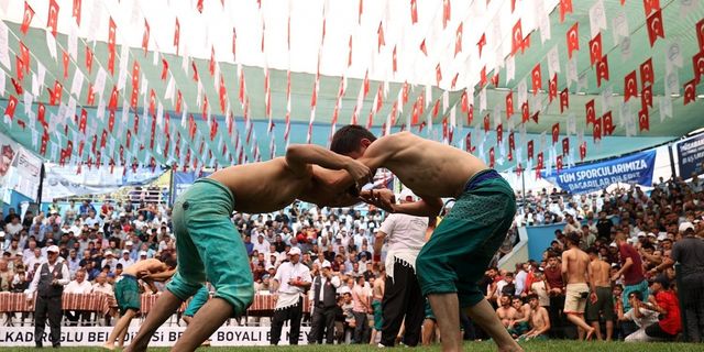 Dulkadiroğlu Bertiz Güreşleri nefes kesti