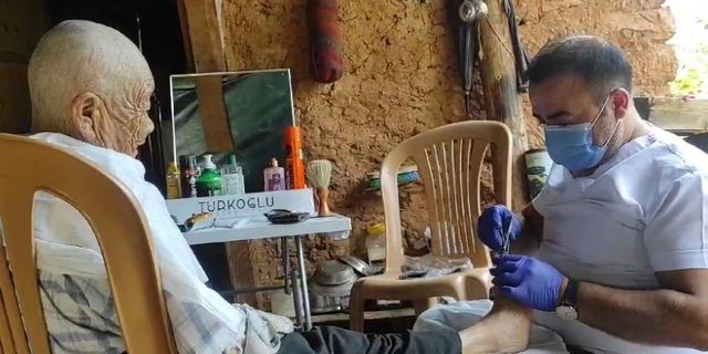 Evde bakım hizmeti ekibinden yürekleri ısıtan davranış