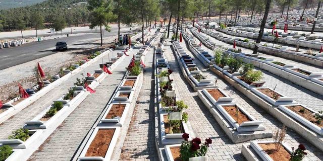 Kapıçam Mezarlığında çevre düzenlemesi sürüyor
