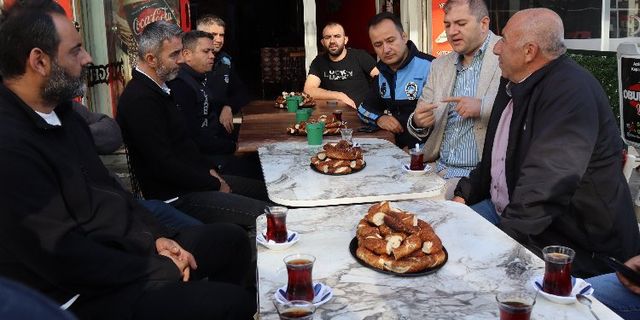 Düzce'de simitler zabıtadan çaylar esnaftan