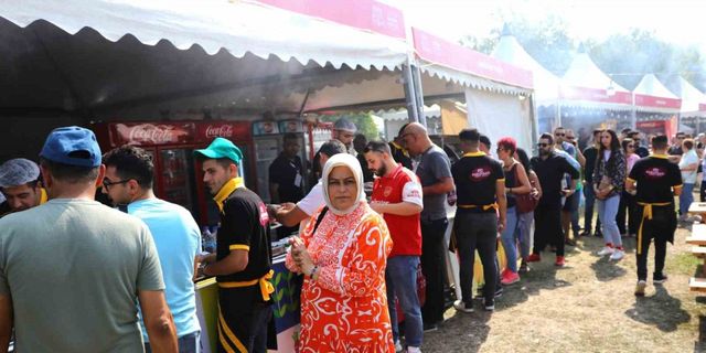 Festivalde kebap kuyruğu