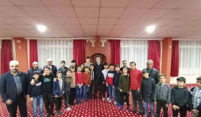 Kaymakam Topsakaloğlu, Kur’an Kursu öğrencileriyle iftar yaptı