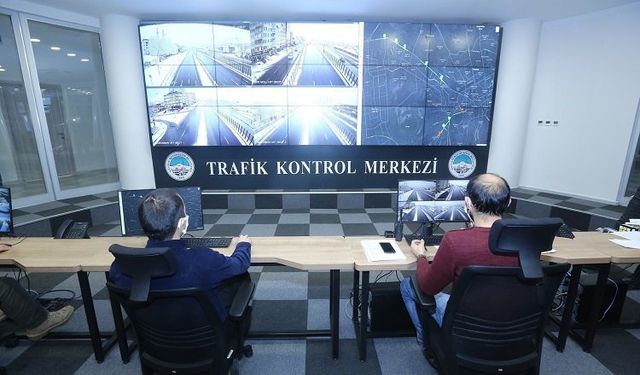 Kayseri'de trafik akışı canlı takip ediyor