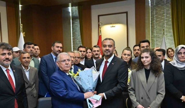 Onikişubat Belediyesi’nde yeni başkan Hanifi Toptaş mazbatasını aldı
