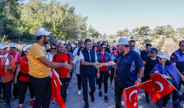 Mezitli’de Cumhuriyet Doğa Yürüyüşü Kutlamalara Renk Kattı