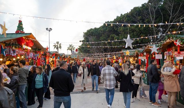 Mersin Büyükşehir Belediyesi’nin Yılbaşı Pazarı: Yeni Yıl Coşkusu Özgecan Aslan Barış Meydanı’nda