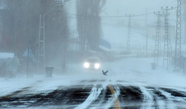 Meteoroloji’den Turuncu Kodlu Kar Yağışı Uyarısı: Fırtına Eşliğinde Yoğun Kar Bekleniyor!