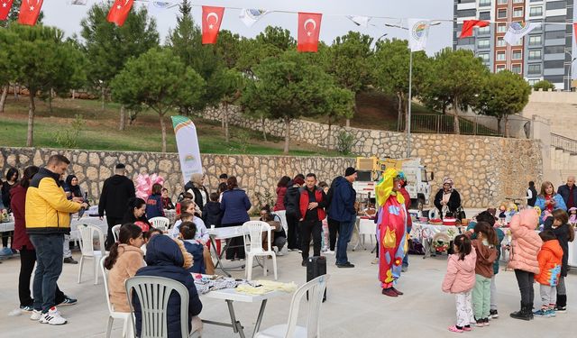 Toroslar’da Yılbaşı Coşkusu: Üretici Kadın Stantları Açıldı