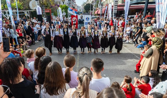 7 ülkeden çocuklar 23 Nisan’ı Yenişehir sokaklarında kutladı