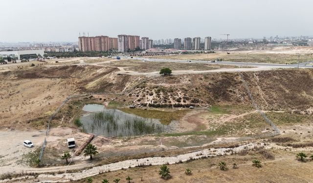 Toroslar'da Tehlike Saçan Gölet Parka Dönüşüyor